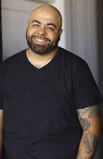 Oscar Gale como Shipyard Co-Worker