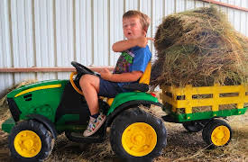 pocket.watch Hudson's Playground Ultimate mishmash: Hudson's Custom Tractors!