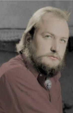 Ramón Menéndez as Director