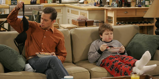 17:20: Two and a Half Men (S2 E24) (S2) | TVNorge | 11/18 2025