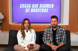 Casados y Complicados con Santi y Laurita season-1: Cosas que asumen de nosotros... sin miedo a afrontarlo