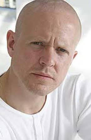 Anders Matthesen as 