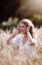 Zora Bishop como Mother of Toddler