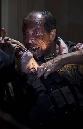 Carlos Lasarte as César