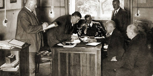 03:30: Sündenbabel Berlin | ZDFinfo | 11/21 2025