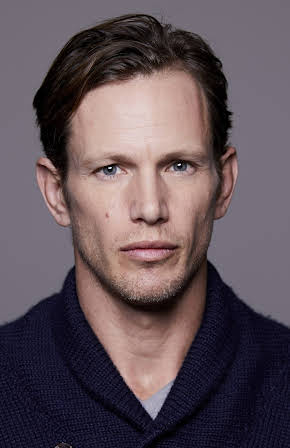 Kip Pardue as Frank Dean