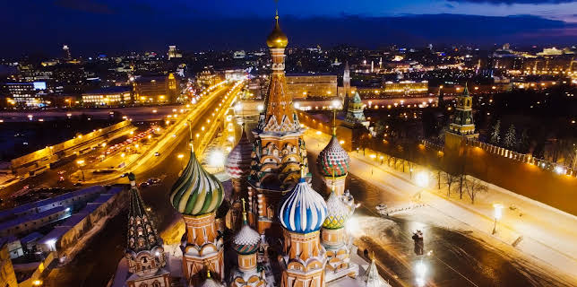 13:30: Inside Moskau - Party, Luxus und der Krieg | ZDFinfo | 11/6 2025