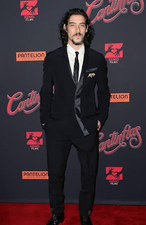Oscar Jaenada as 