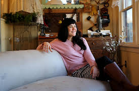 The Art of Vintage, Season 1: Home Sweet Homecoming