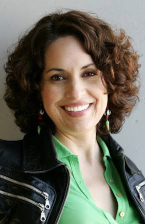 Adriana Ozores as 