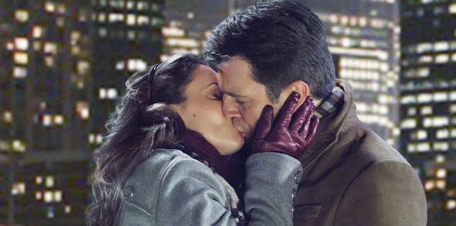 01:00: Castle | Sixx | 12/12 2025