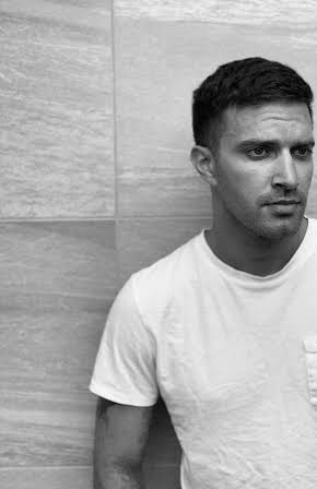 Jonathan Rosenthal as 