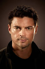 Karl Urban como 