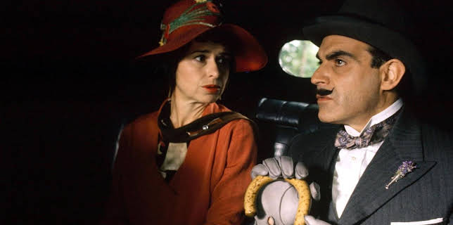 Agatha Christies Poirot (S01/E01)