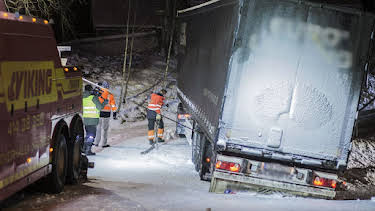 12:00 AM: Ice Road Rescue | Nat Geo Wild | 3/12 2026