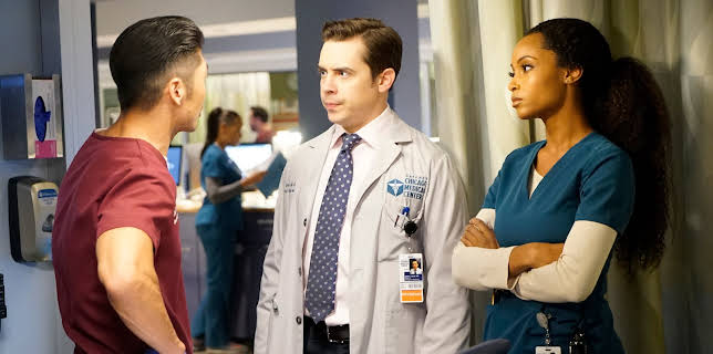 04:45: Chicago Med (S4 E11) (S4) | Viasat Series | 12/18 2025