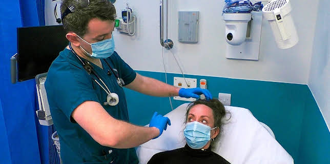 10:00 PM: 24 Hours in A&E | More 4 | 2/21 2026