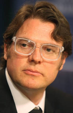 Álvaro Longoria as Director