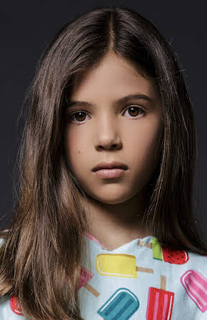 Lola Sultan as Holly Ryan