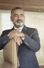 Mohamed Alrafi som Director