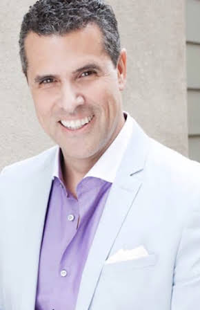 Marco Antonio Regil as 