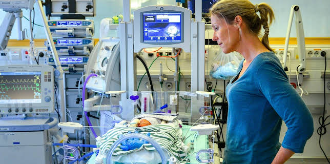 14:00: Helene sjekker inn: Nyfødt intensiv | NRK 2 | 12/3 2025