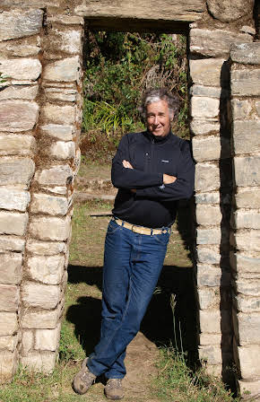 Ricardo Preve as Director