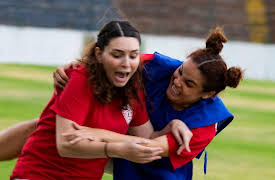 Las Bravas F.C., Season 1: Some Players Dream of Scoring, I Dream of Catching