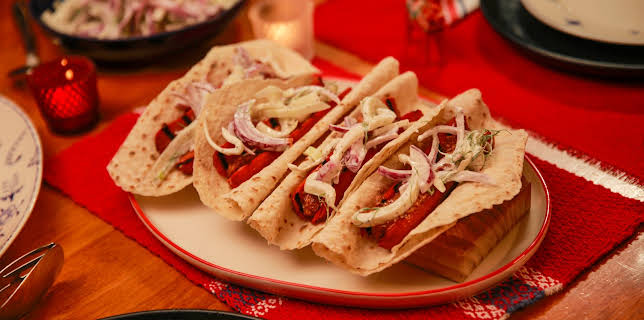 17:50: Girl Meets Farm  (S7 E1) (S7) | TLC | 1/14 2026