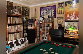 Man Land: Porsche Palace, That '70s Room