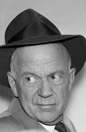 Willis Bouchey as 