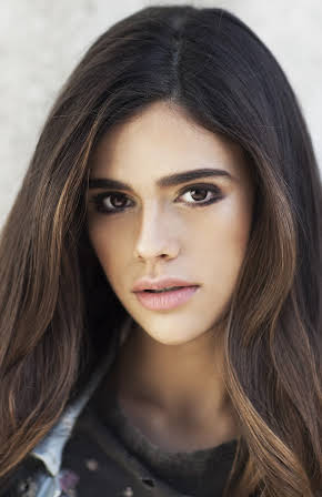Arianne Botelho as 
