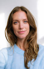 Lizzie Phillips como Cyber Hub Tech