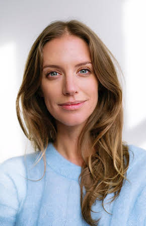 Lizzie Phillips as Cyber Hub Tech