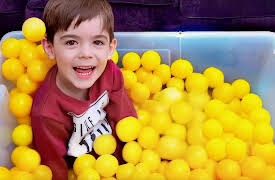 Alex TubeFun: Alex Learns Colors with Balls!