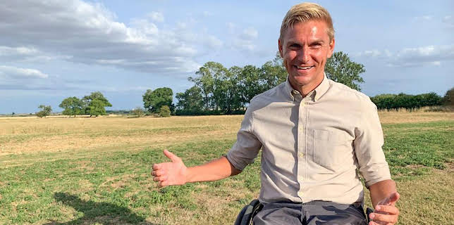 3:00 PM: I Escaped to the Country (S7) | BBC One | 1/15 2026