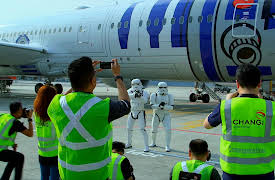 The World's Best Airport: All Access Changi S1: Peak Season