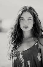 Anna Hopkins como 