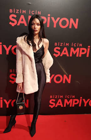 Hazal Filiz Küçükköse as 