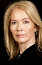 Therese Bradley som Nurse 2