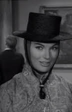 Katherine Woodville como Mrs. Cooper