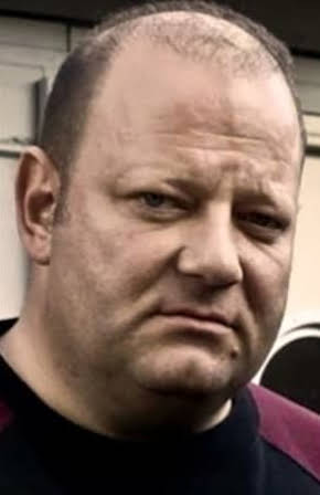 Mikkel Vadsholt as 