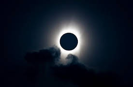 Understanding the Universe: An Introduction to Astronomy, 2nd Edition: Glorious Total Solar Eclipses