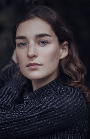 Hélène Kuhn as Pam Turnure