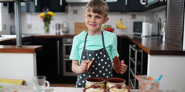 12:00 PM: My World Kitchen (S3) | Cbeebies | 12/3 2025