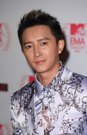 Geng Han as Convertible Passenger