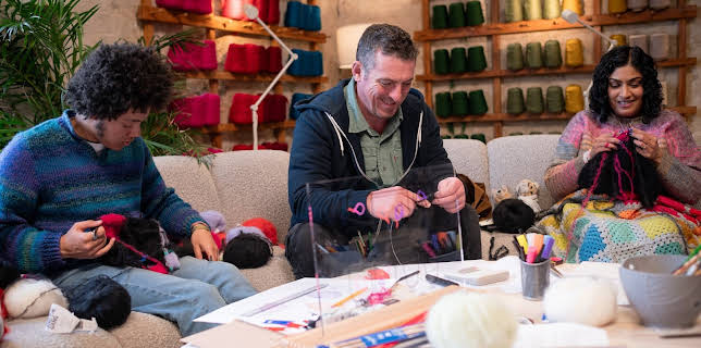 22:30: Strikkemesterskapet: Hundeklær og 80-tallsnostalgi | NRK 2 | 3/4 2026