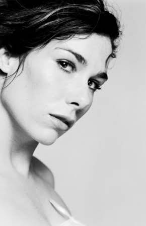 Halina Reijn as 