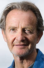 Anton Lesser como 