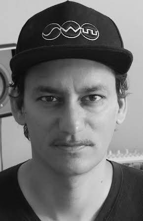 Antonio Tublén as Director